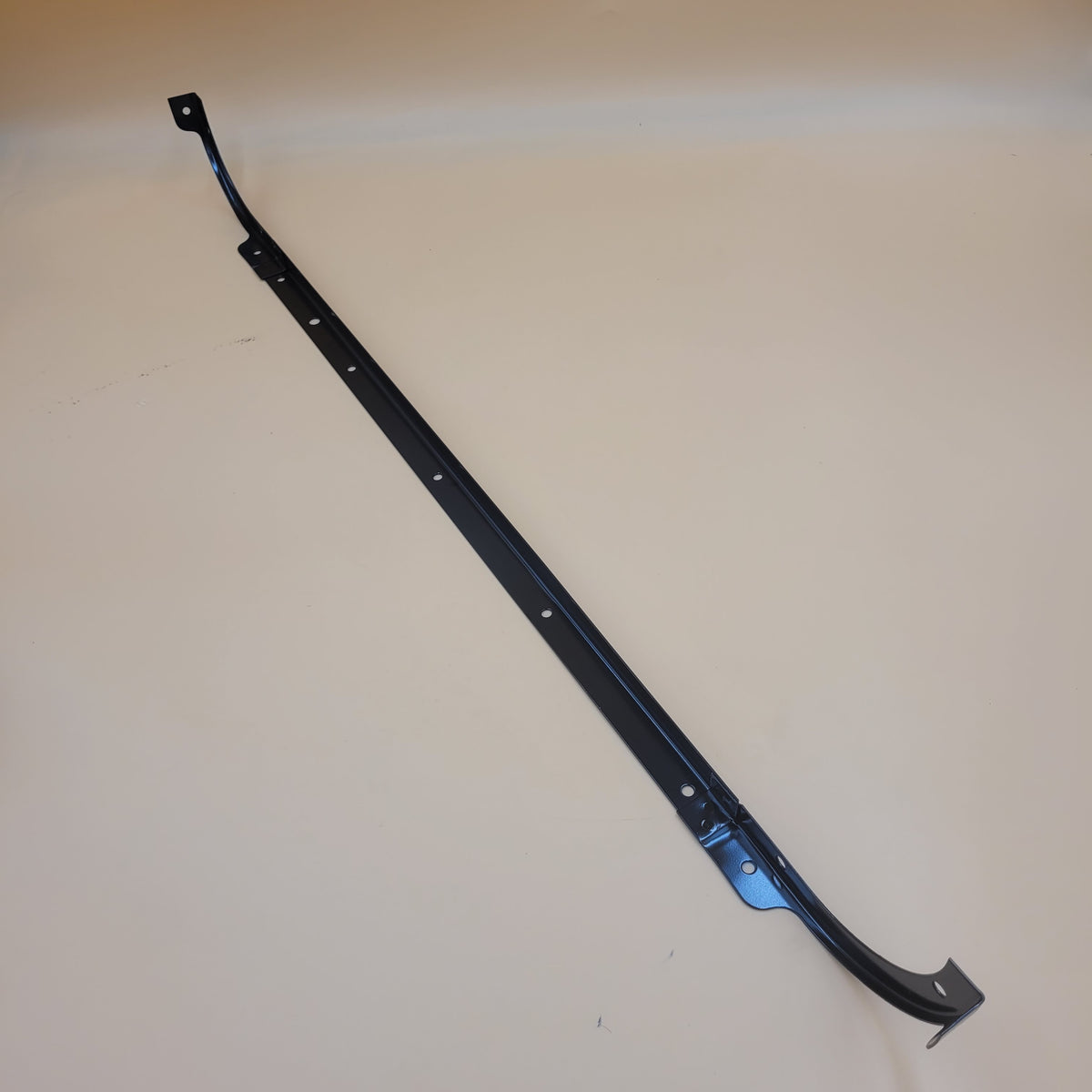 LR SERIES DEFENDER Tailgate Door Seal Upper Retainer MTC4290