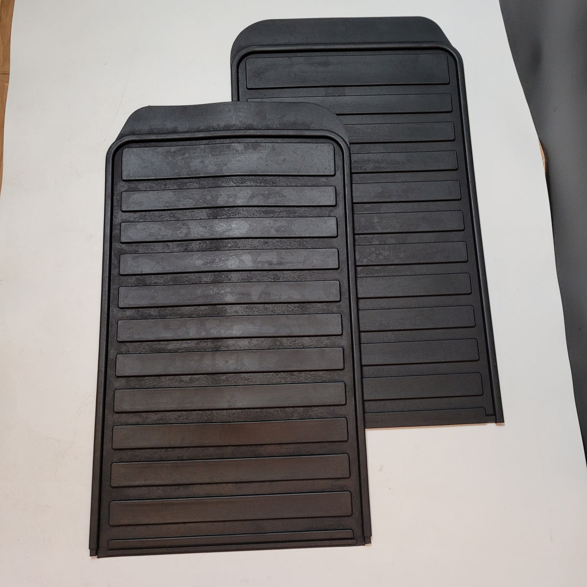 LR DEFENDER 110' 1987 - 2006 RHD/LHD 2nd Row Rubber Mat VPLDS0675