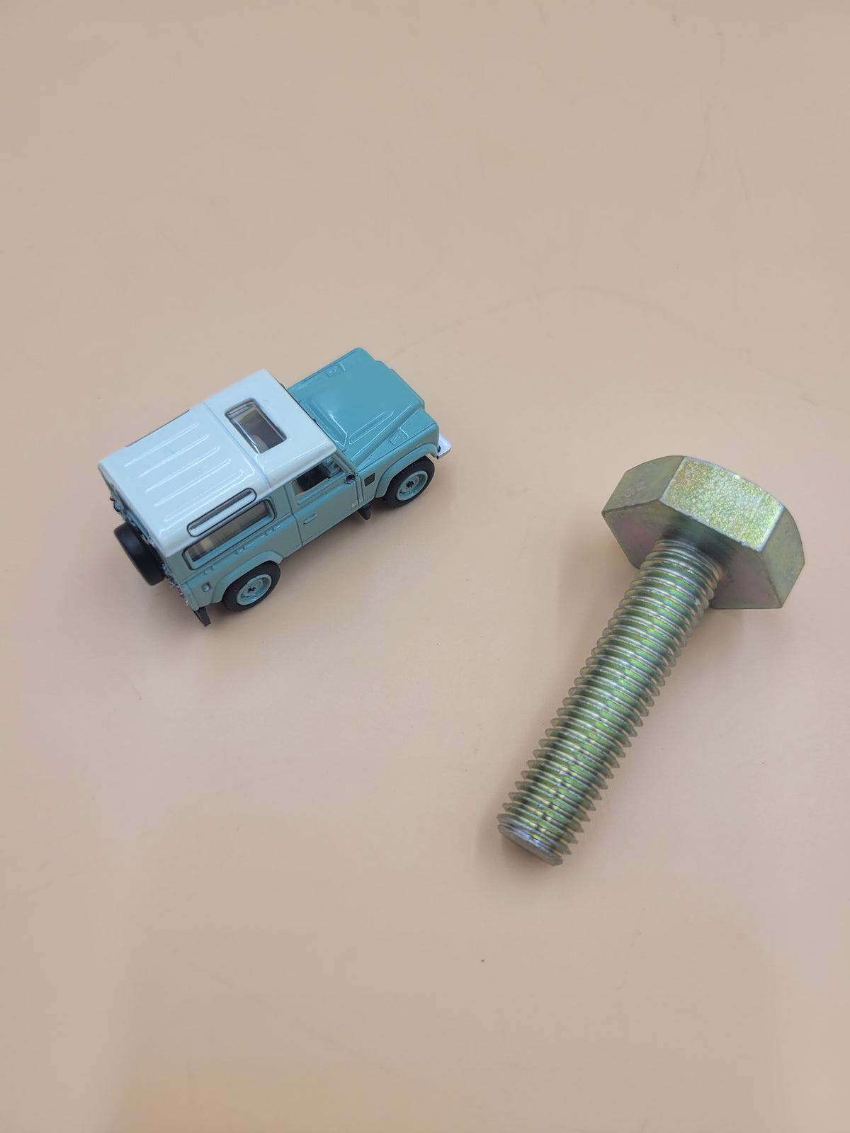 LR DEFENDER -06 Bolt for Spare Wheel on Bonnet MRC4473