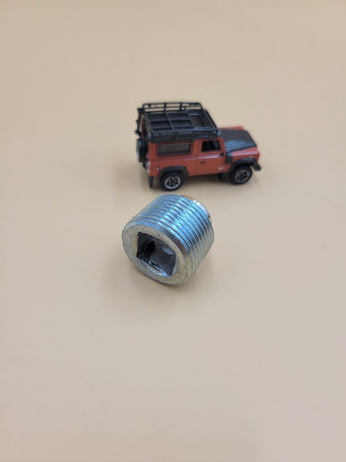 LR DEFENDER DISCOVERY 02- Magnetic Differential Drain Plug TYB500120