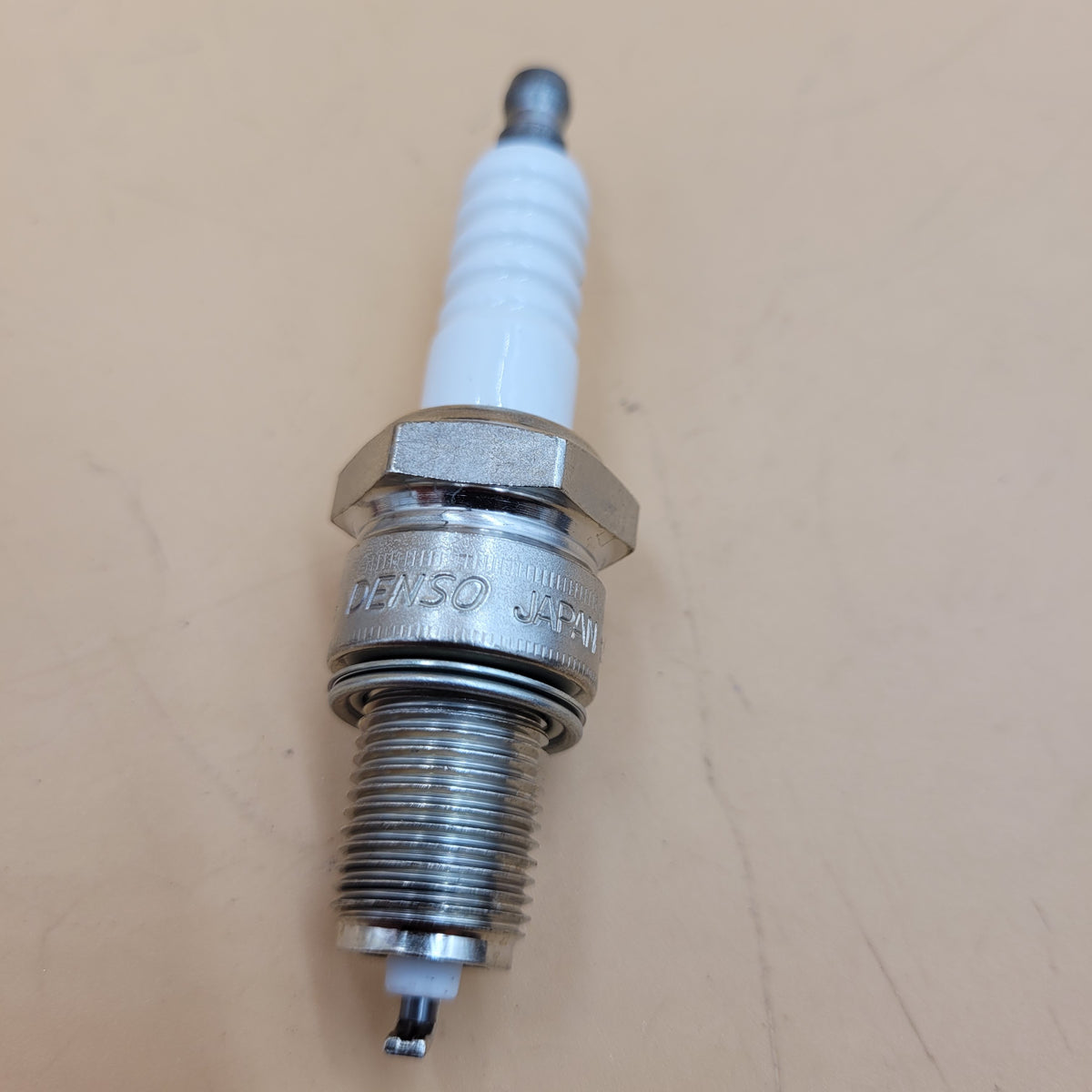 LR DEFENDER DISCOVERY RR Classic V8 Spark Plug ERR3799D