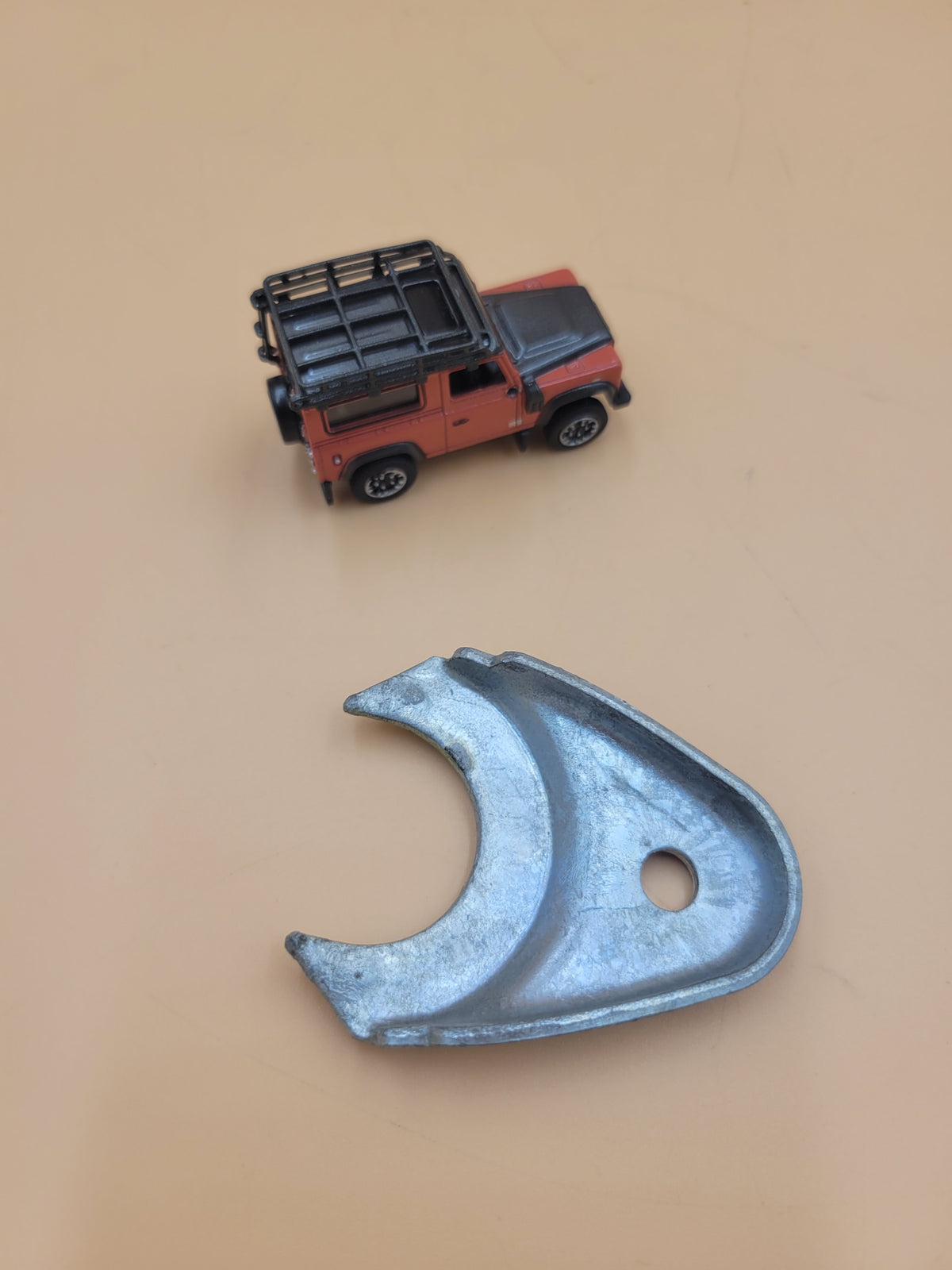 LR SERIES DEFENDER Bracket for Hoodsticks 304301A EXT263-23