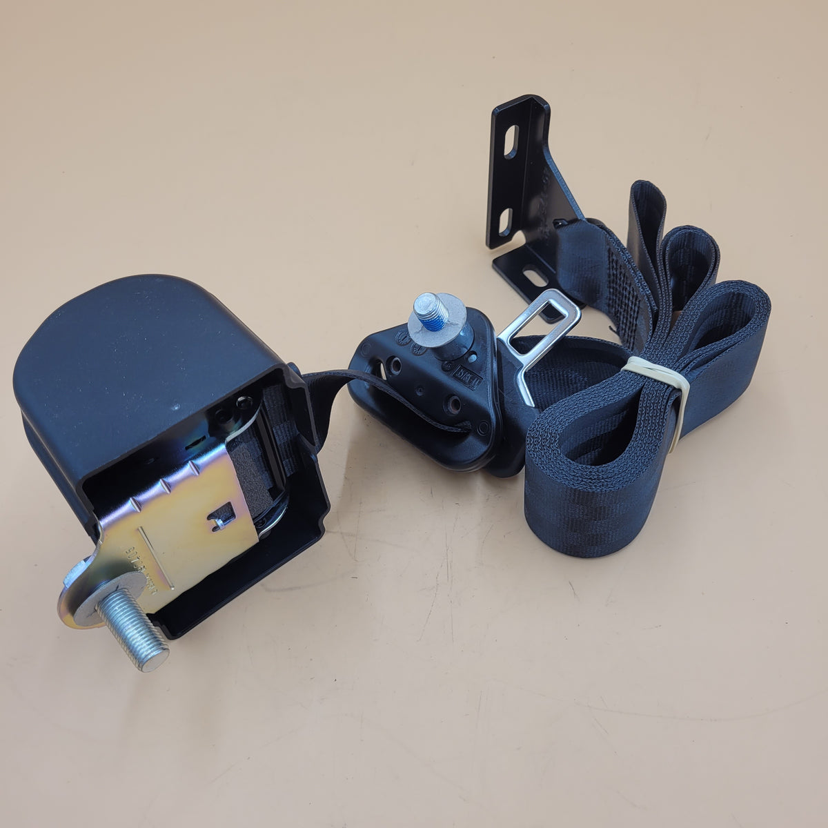 LR DEFENDER 01-06 Front Left Hand Seat Belt EVB000540LNF