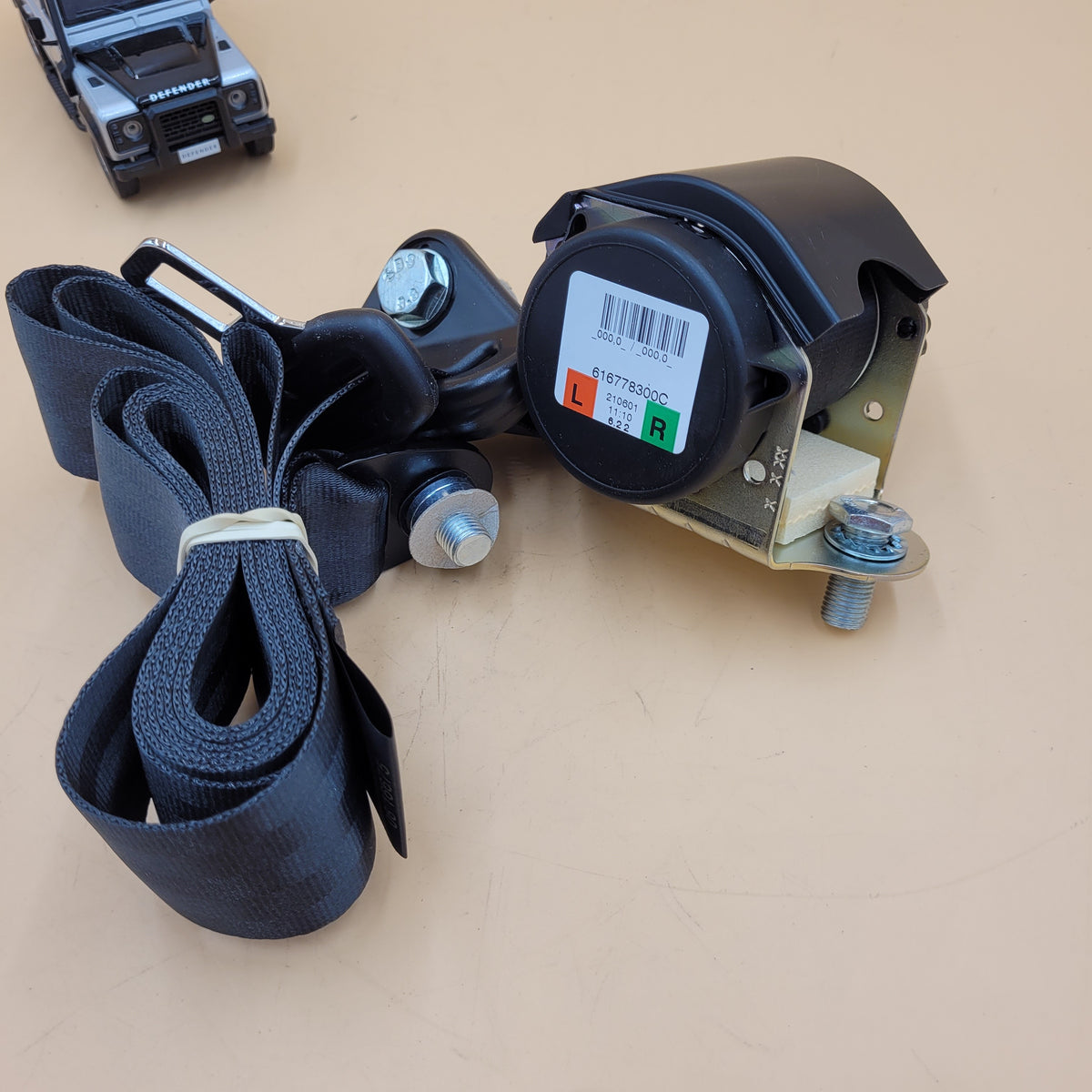 LR DEFENDER -07 110'/130' 2ND ROW Right/Left Outer Seat Belt BTR5779