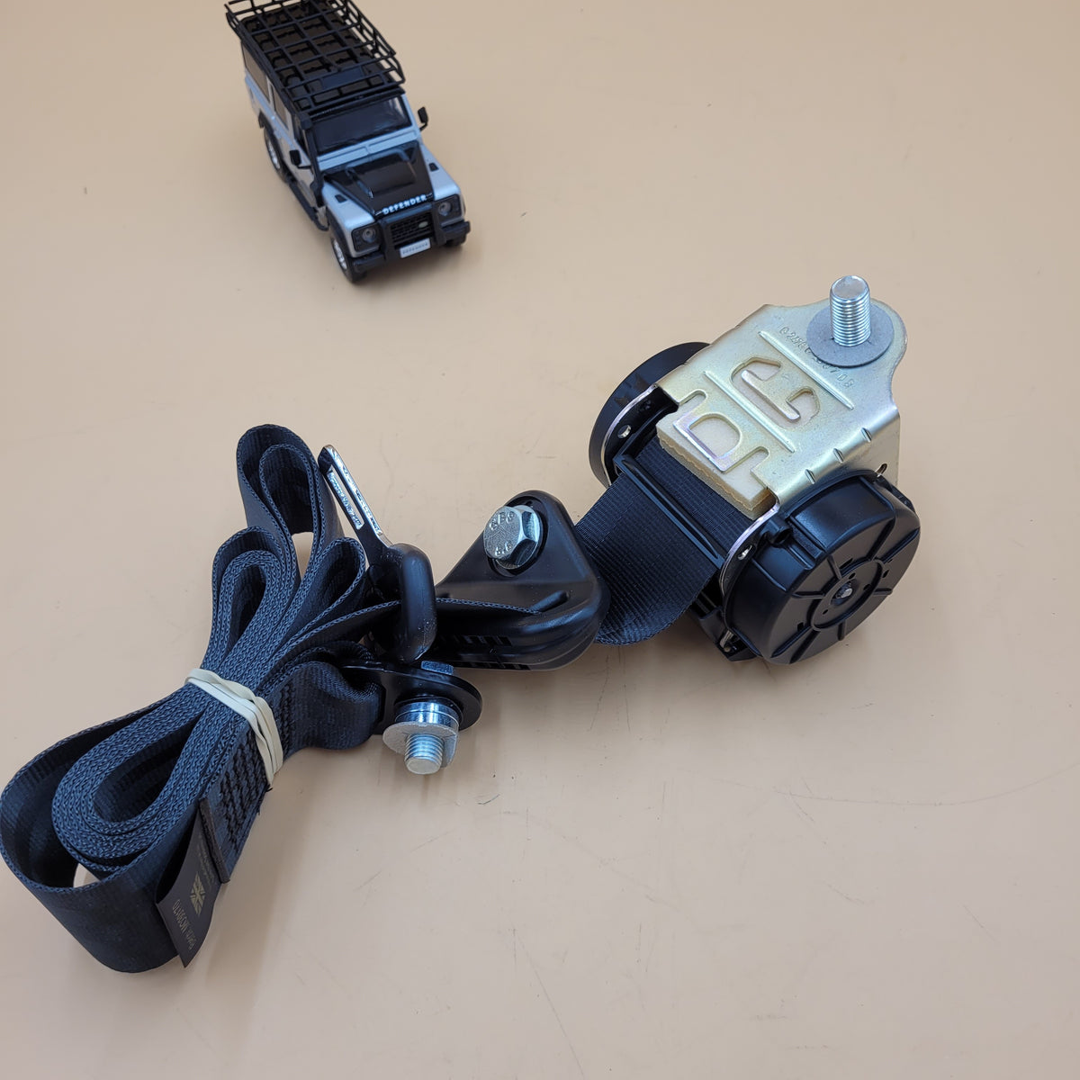 LR DEFENDER -07 110'/130' 2ND ROW Right/Left Outer Seat Belt BTR5779