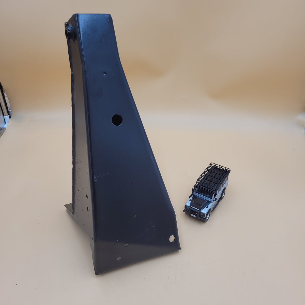 LR DEFENDER Front Left Bulkhead Outrigger Part LR513N/S