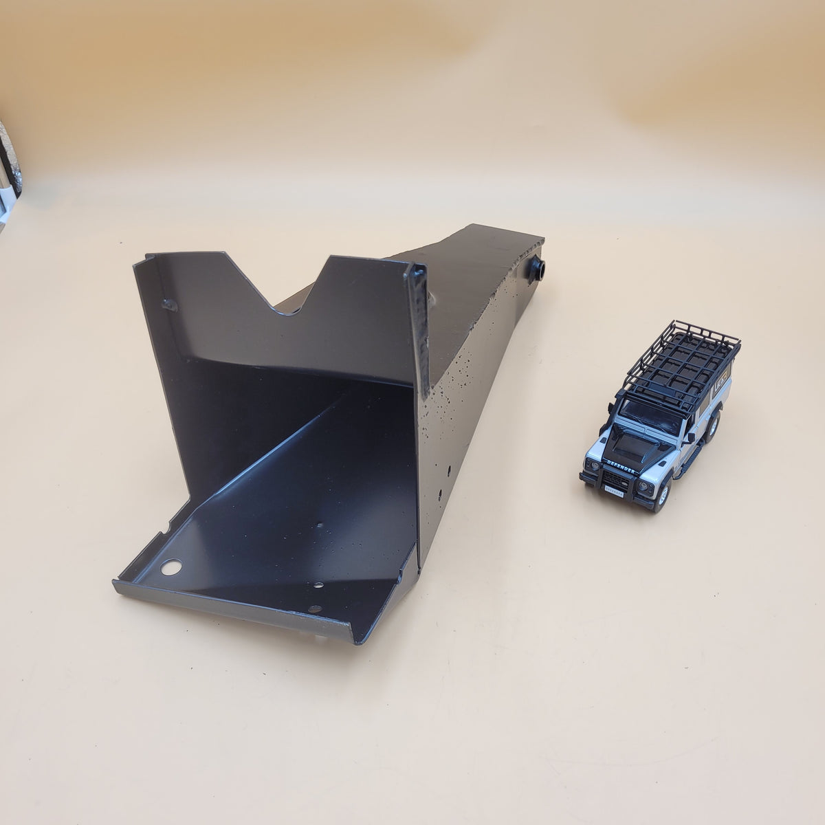 LR DEFENDER Front Left Bulkhead Outrigger Part LR513N/S