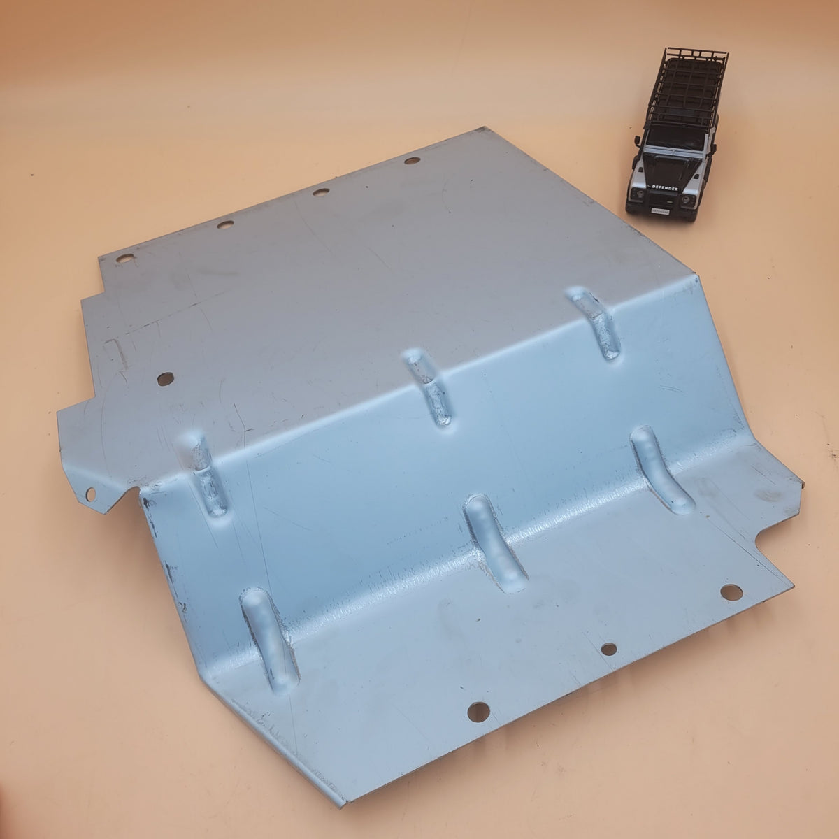 LR Series I II Front Left Mud Shield BR1478 / MRC6082