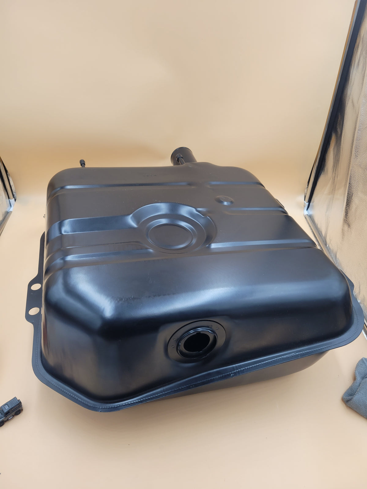 LR DEFENDER 110' -86 V8 & Diesel Fuel Tank NRC7570