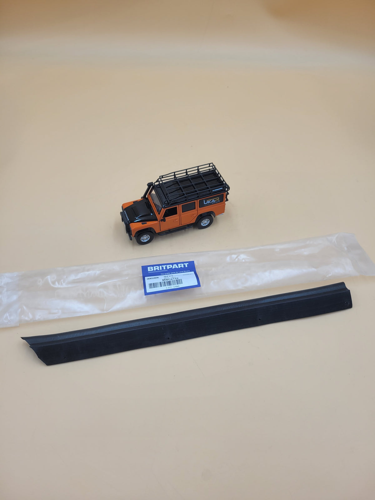 LR DEFENDER -94 -LA933876 LH REAR DOOR RUBBER SEAL MWC6129