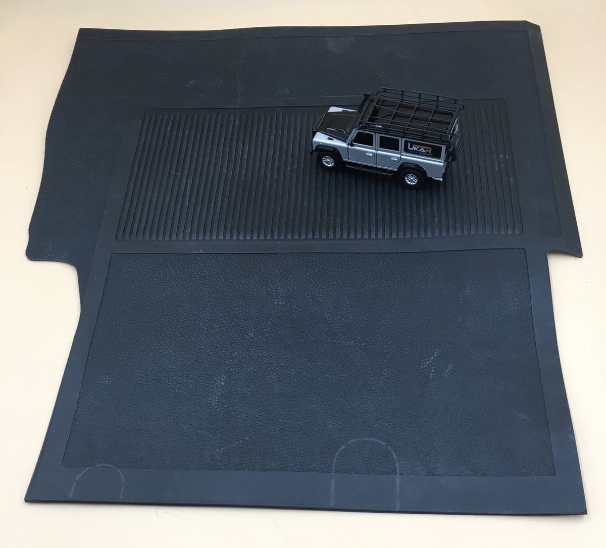 LR DEFENDER Front Left Rubber Mat BTR7897