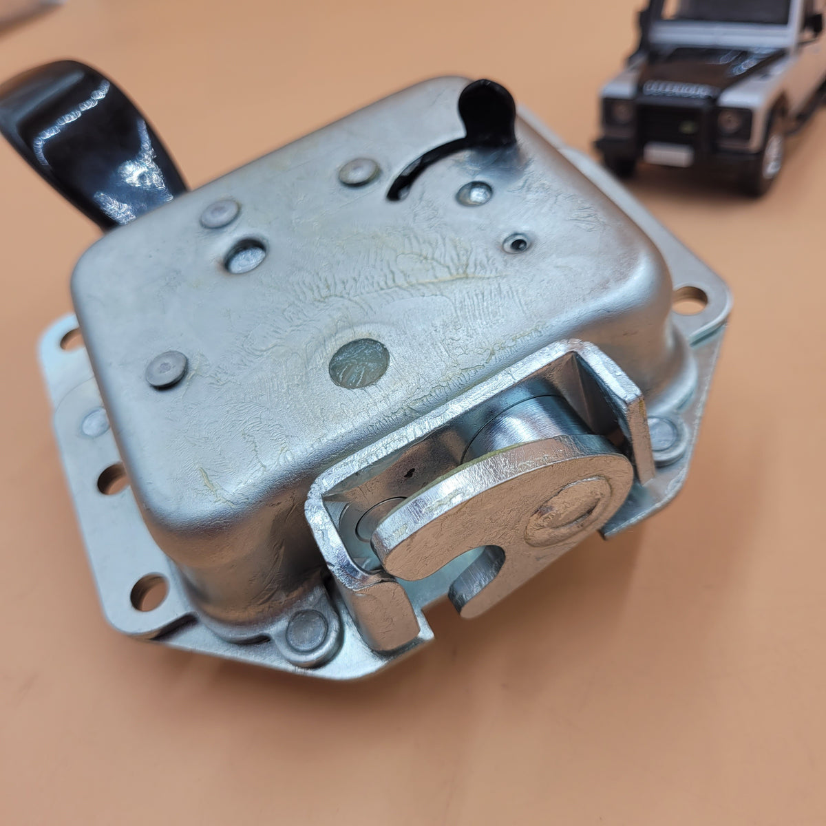 LR DEFENDER 12-16 Rear End Door Handle & Latch without Central Locking LR031336