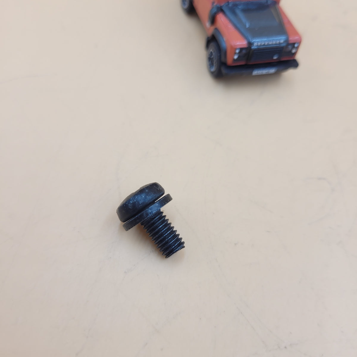 LR DISCOVERY II M6 X 12MM Screw Bolt Top Trim To Headlamp XYP000170
