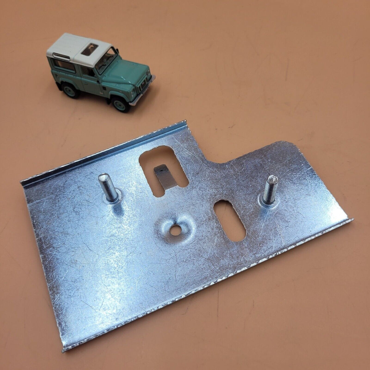 LR DEFENDER -16 Interior Courtesy Ligh Bracket VUU500440