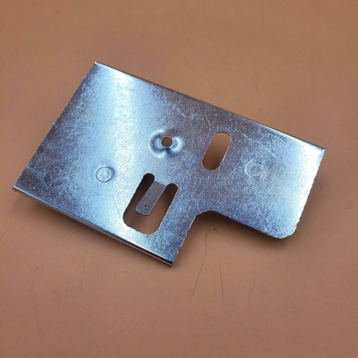 LR DEFENDER -16 Interior Courtesy Ligh Bracket VUU500440