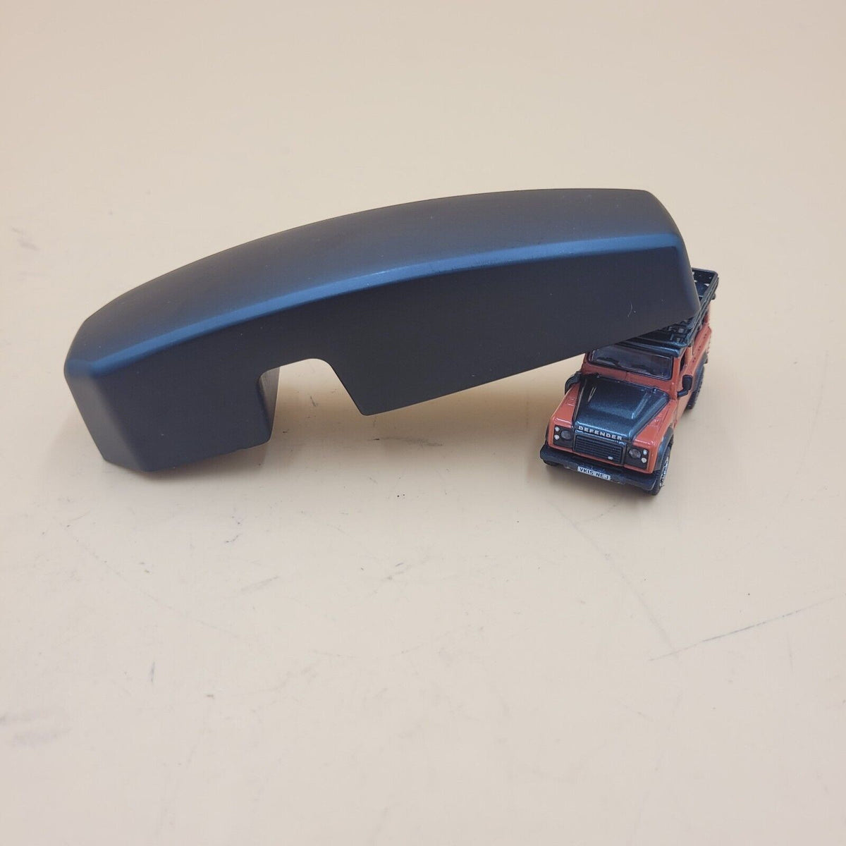 LR DEFENDER 92- Right Hand Windscreen Bracket MUC7911