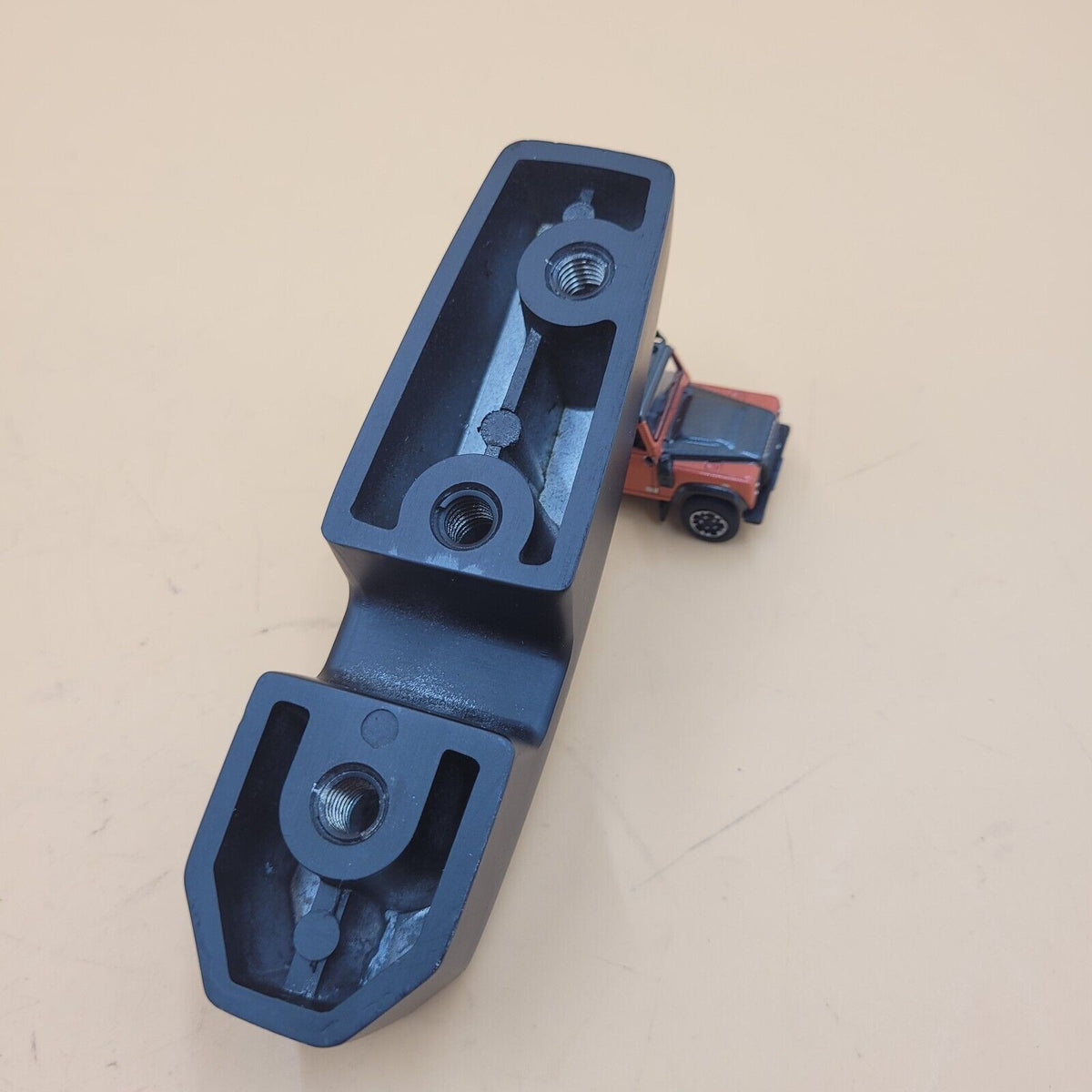 LR DEFENDER 92- Right Hand Windscreen Bracket MUC7911