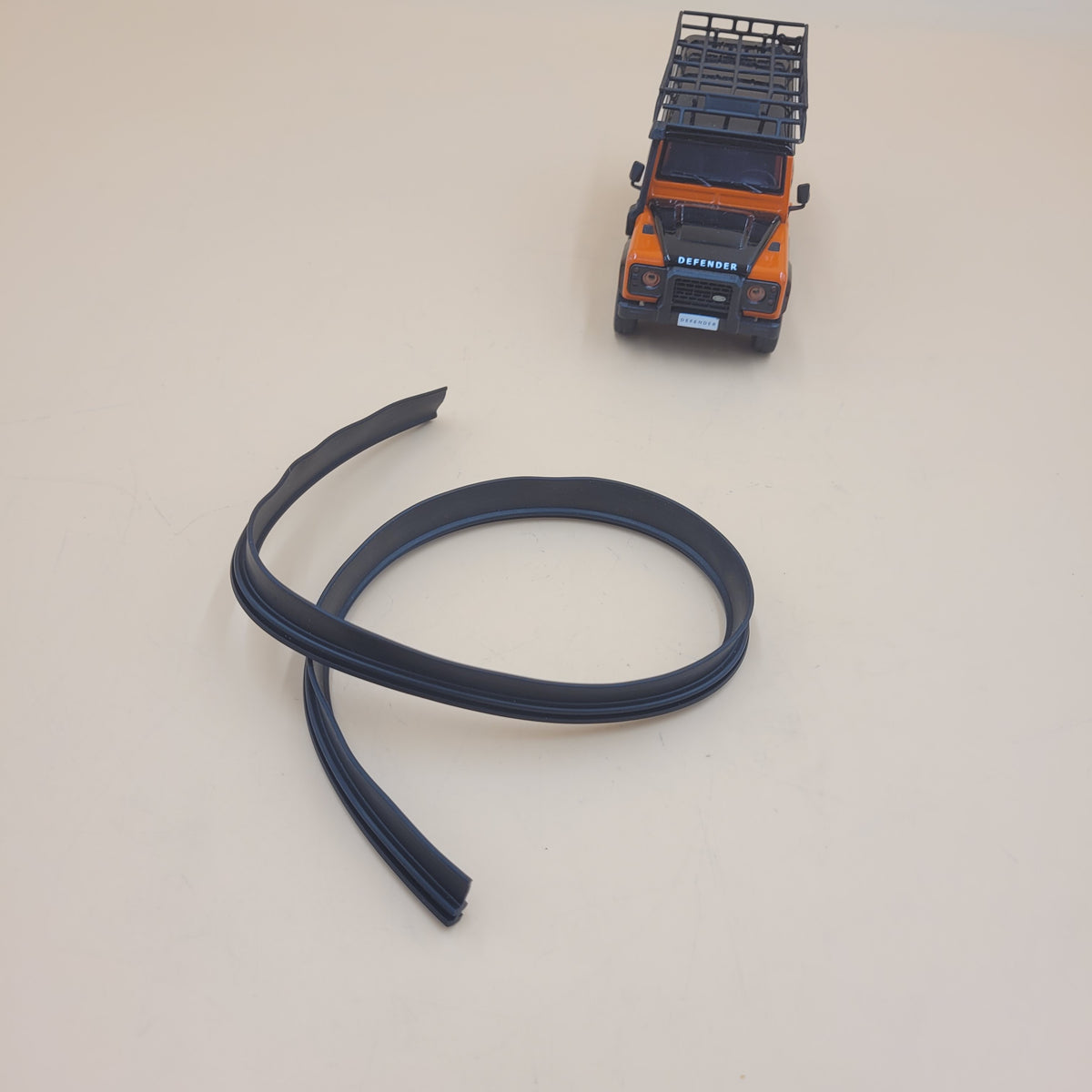 Mouse over image to zoom Land Rover Defender Hardtop Side Panel to Body Waistline Sealing Rubber 333487