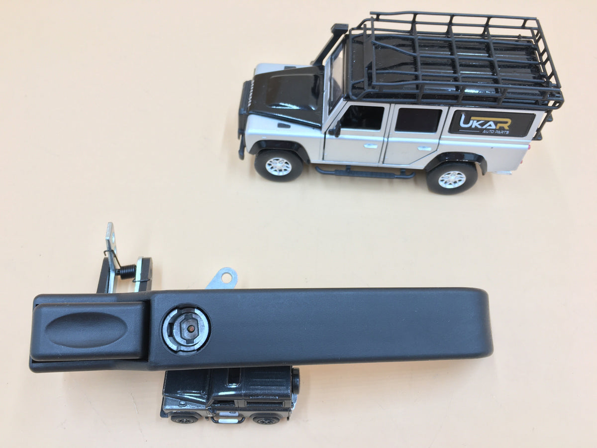 LR DEFENDER -02 Front RH Black Handle Part MXC7652