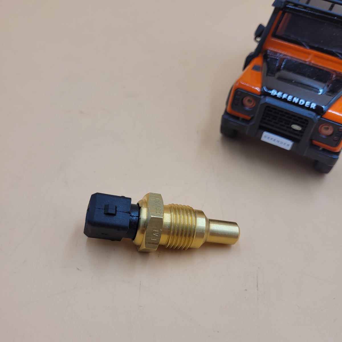 LR DISCOVERY I 2.0MPi Thermostat Housing Sensor ADU7161G