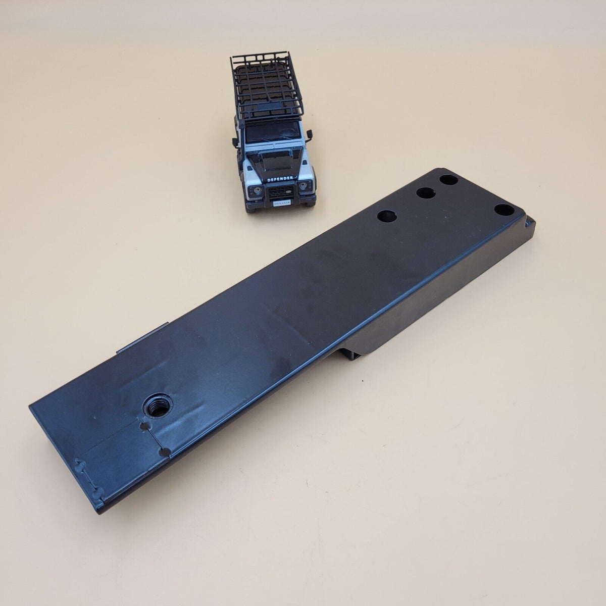 LR DEFENDER RH BRACKET-REAR SEAT BELT ANCHORAGE MXC3282