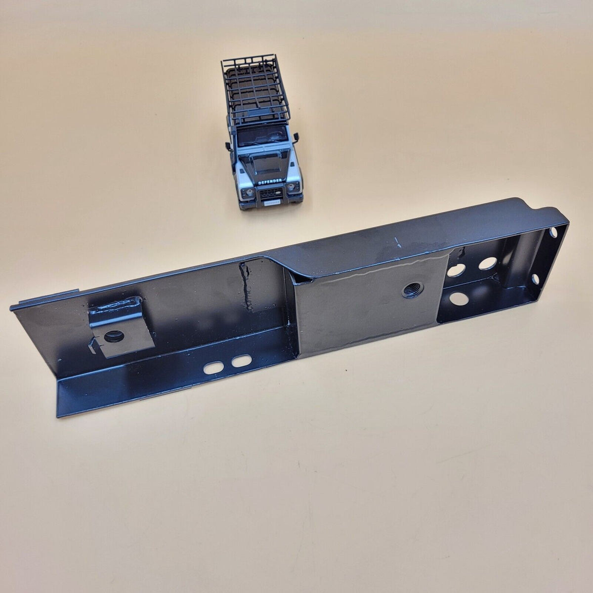 LR DEFENDER RH BRACKET-REAR SEAT BELT ANCHORAGE MXC3282