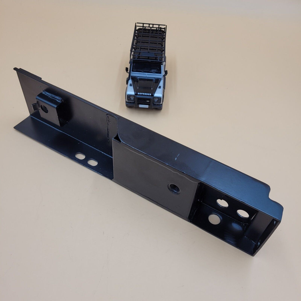 LR DEFENDER RH BRACKET-REAR SEAT BELT ANCHORAGE MXC3282