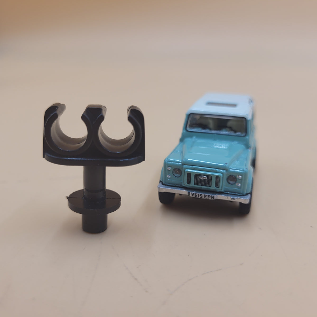 LR DEFENDER Petrol Models Double Fuel Pipe Clip 79158