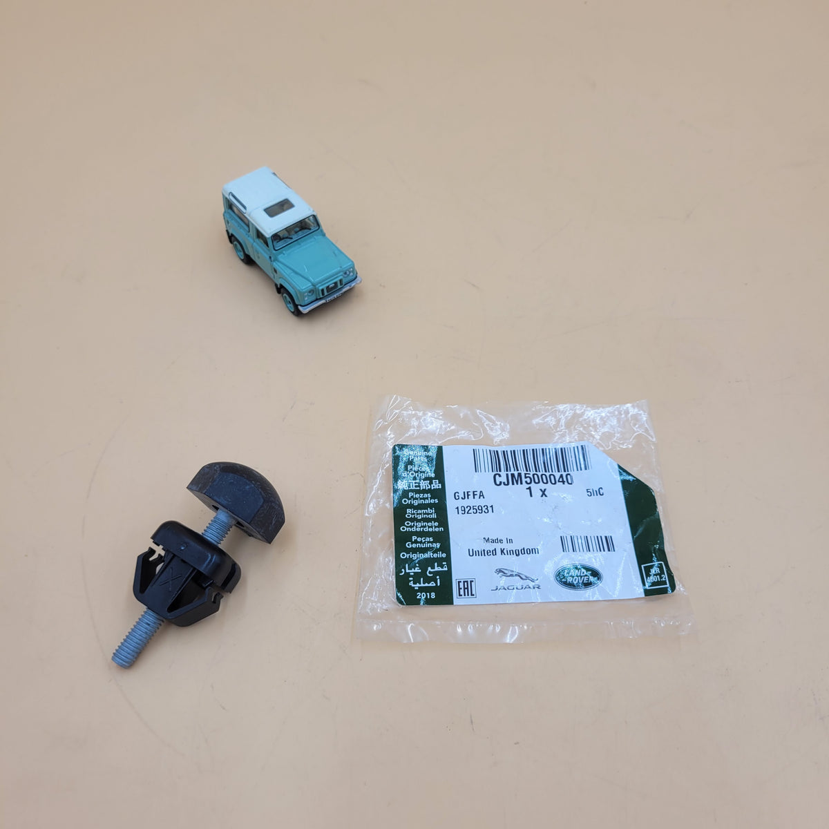 LAND ROVER DEFENDER PUMA 2009-2016 ADJUSTABLE BONNET BUFFER /BUMP STOP CJM500040LR