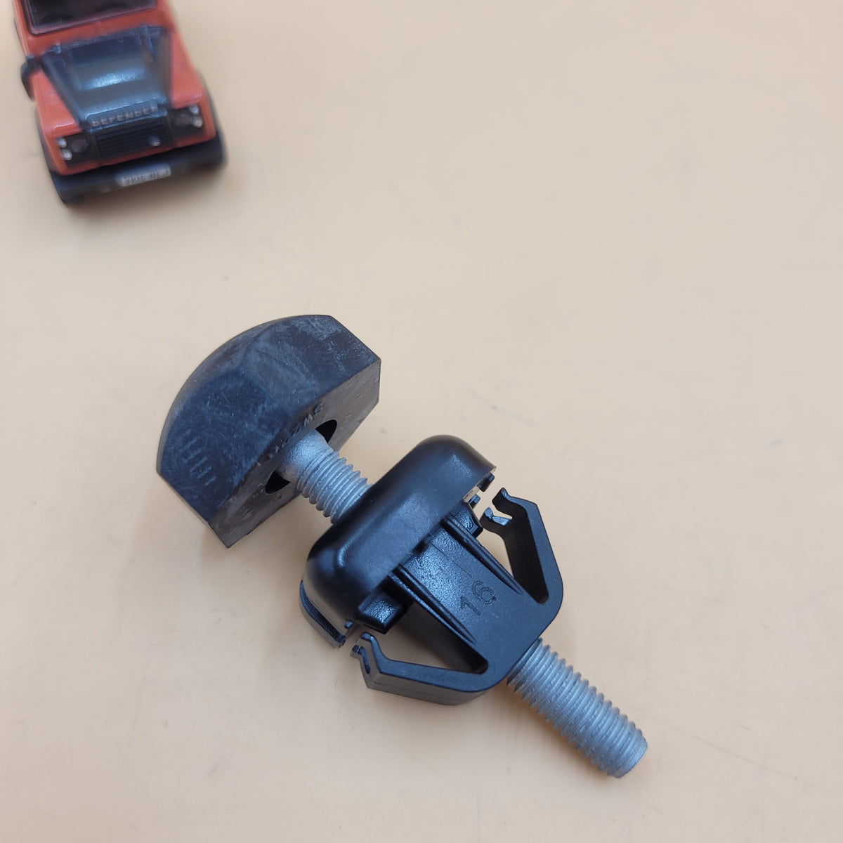LAND ROVER DEFENDER PUMA 2009-2016 ADJUSTABLE BONNET BUFFER /BUMP STOP CJM500040LR