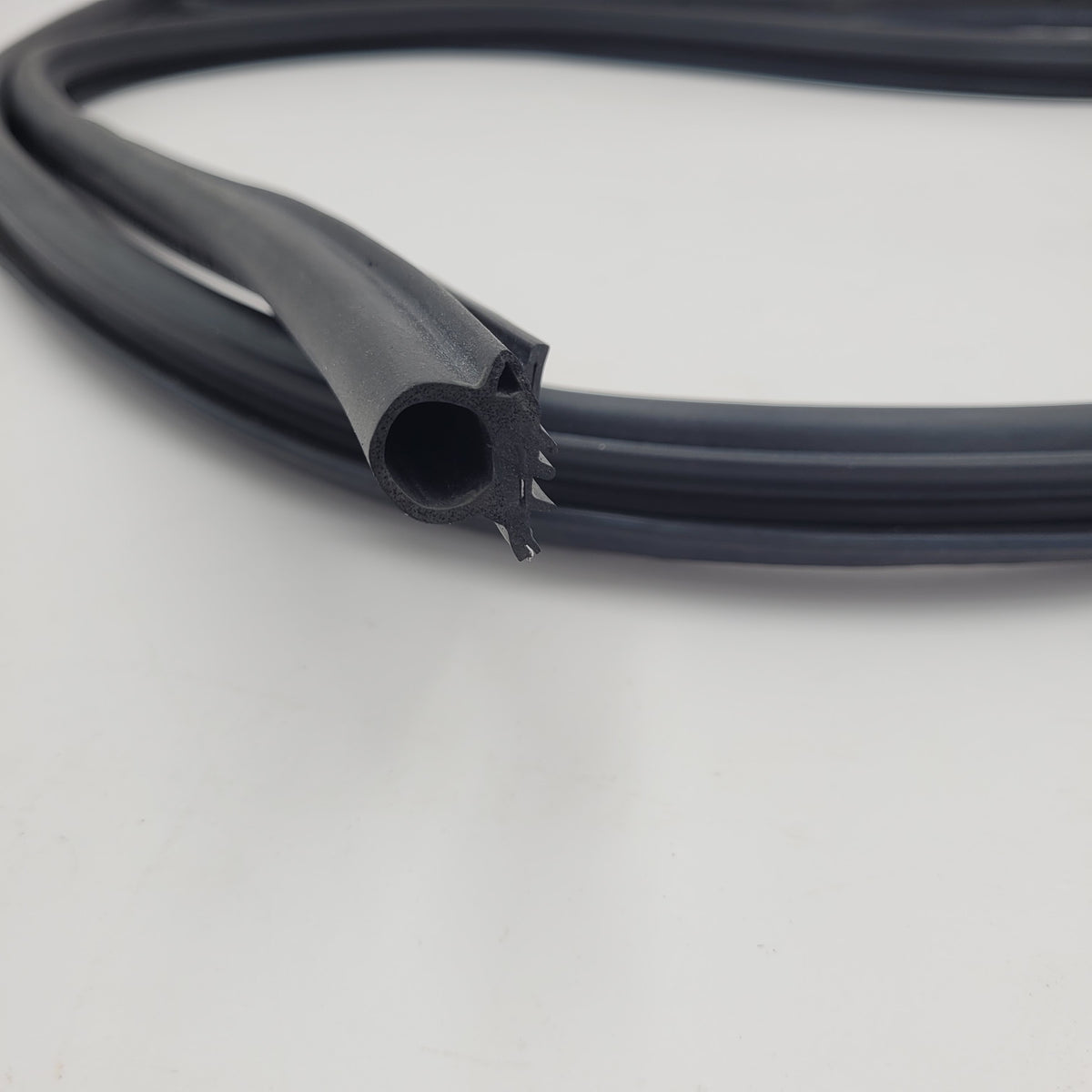 LR DEFENDER 83-16 Door Seal Front LH Part LR077686