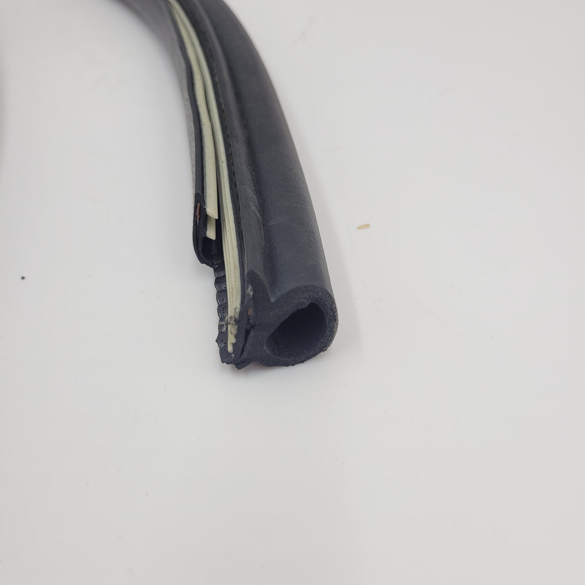 LR DEFENDER -16 Rear Right Door Seal LR077684