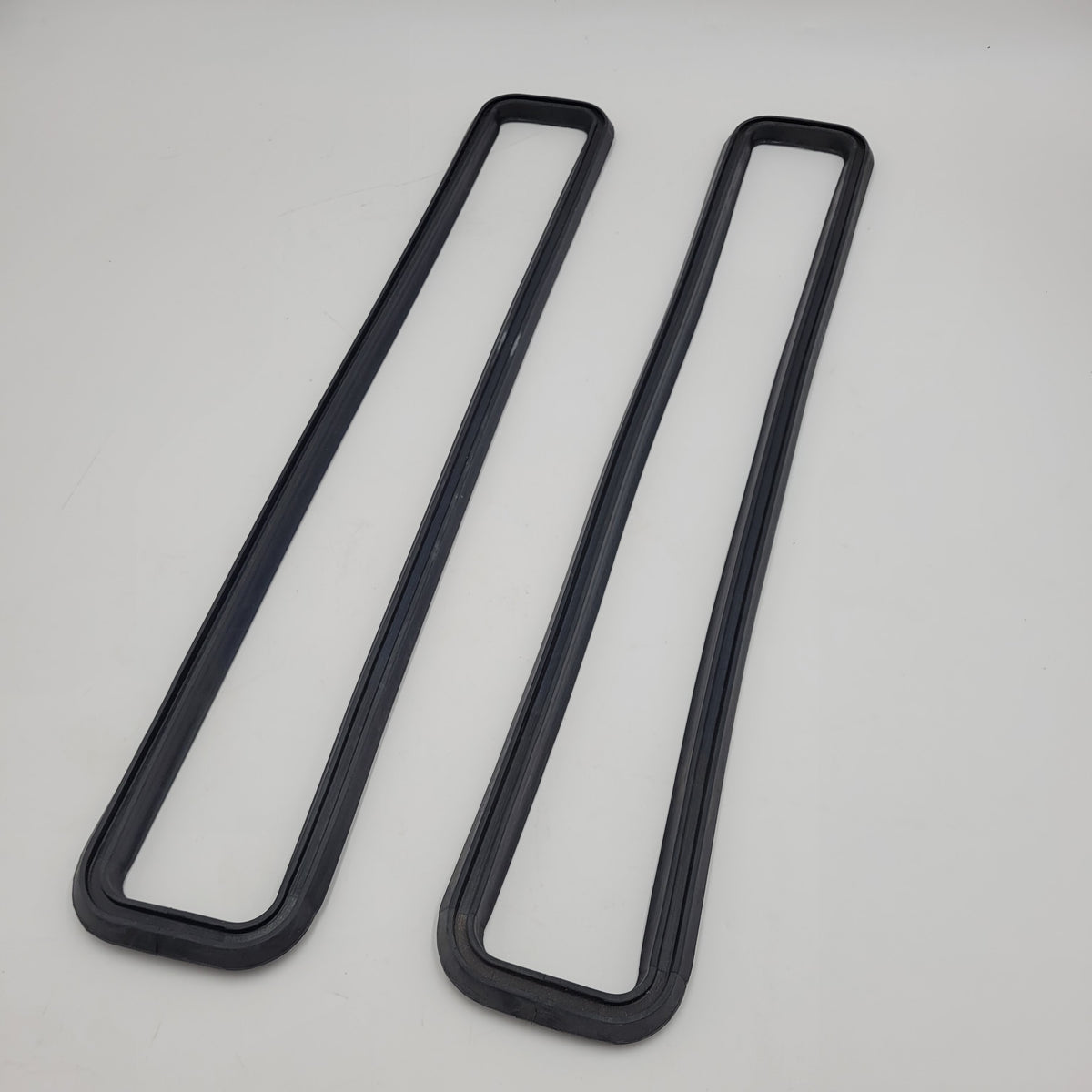LR SERIES DEFENDER Rubber Style Vent Seal MUC4299 SET X2