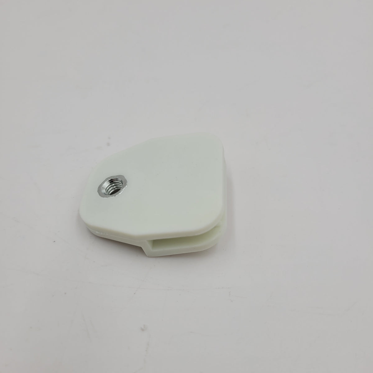 Land Rover Defender 90 / 110 / 130 Door Drop Glass Runner Clip Part STC4787