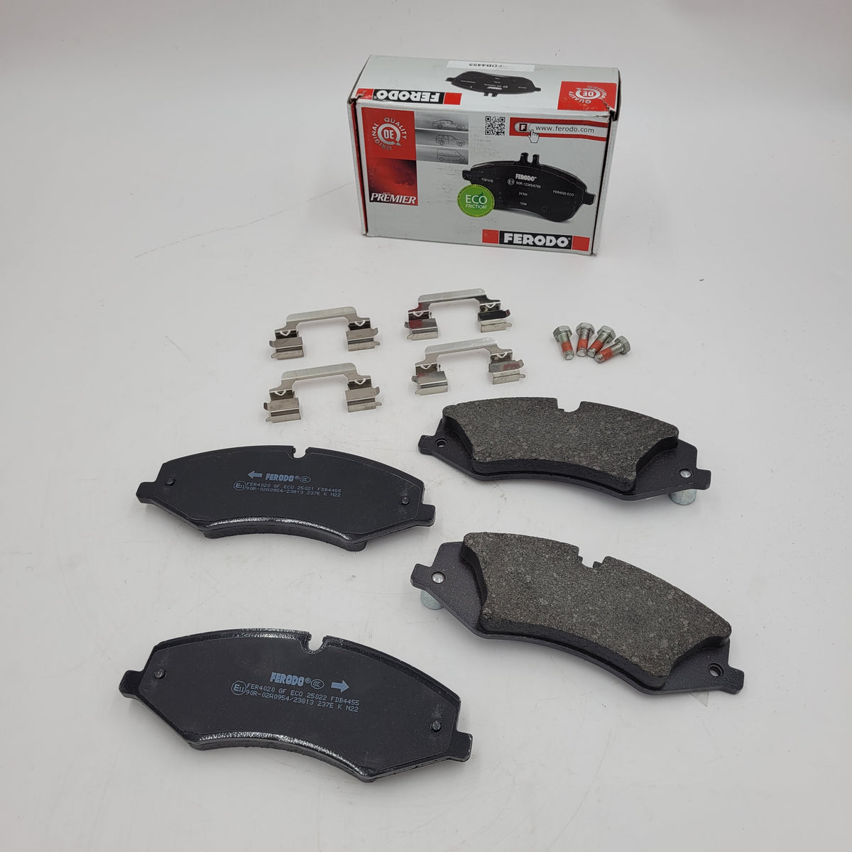 Range Rover Sport L320, L322, LR4 Front Brake Pad Set LR134700F