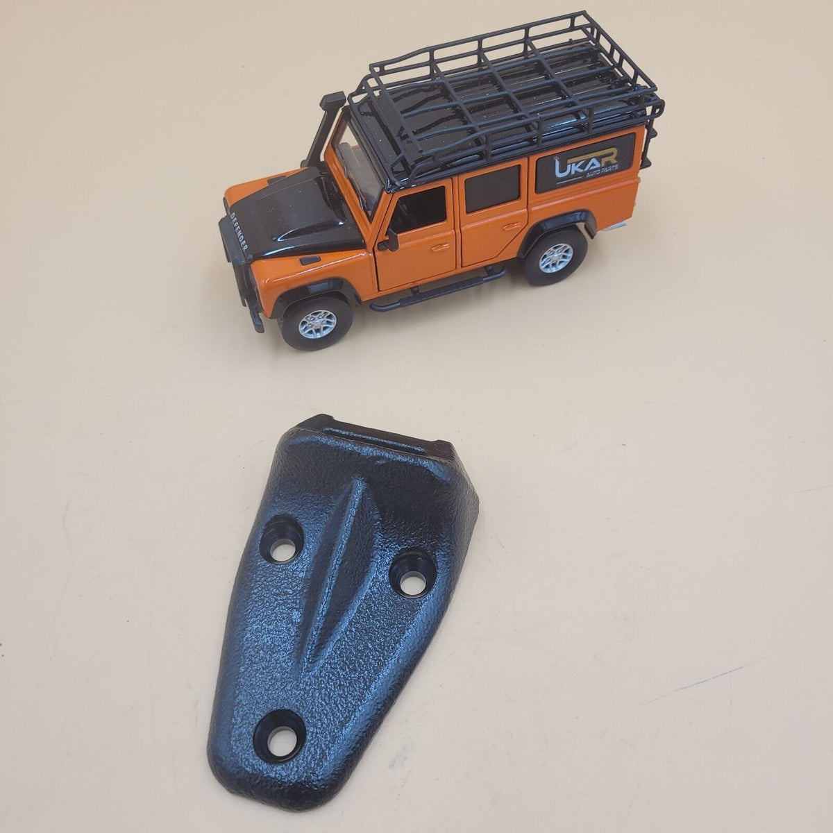 LR DEFENDER up to -16 Bonnet Hinge AHU710010