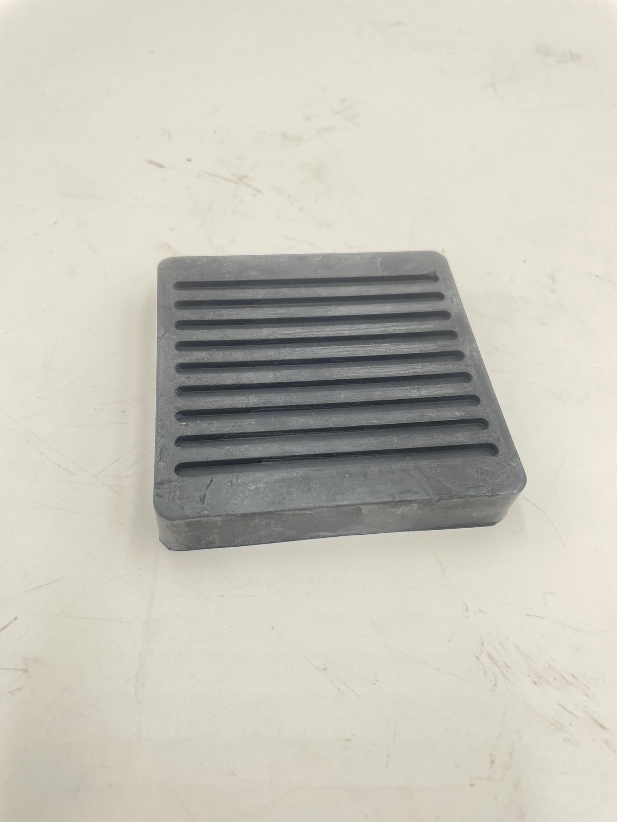 LR DEFENDER Brake Pedal Rubber Part SKE500060