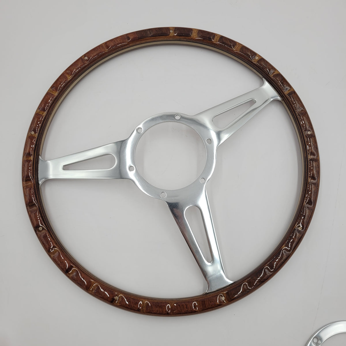 LR SERIES / DEFENDER MOUNTNEY STEERING WHEEL 15” 3 spoke Part DA4877