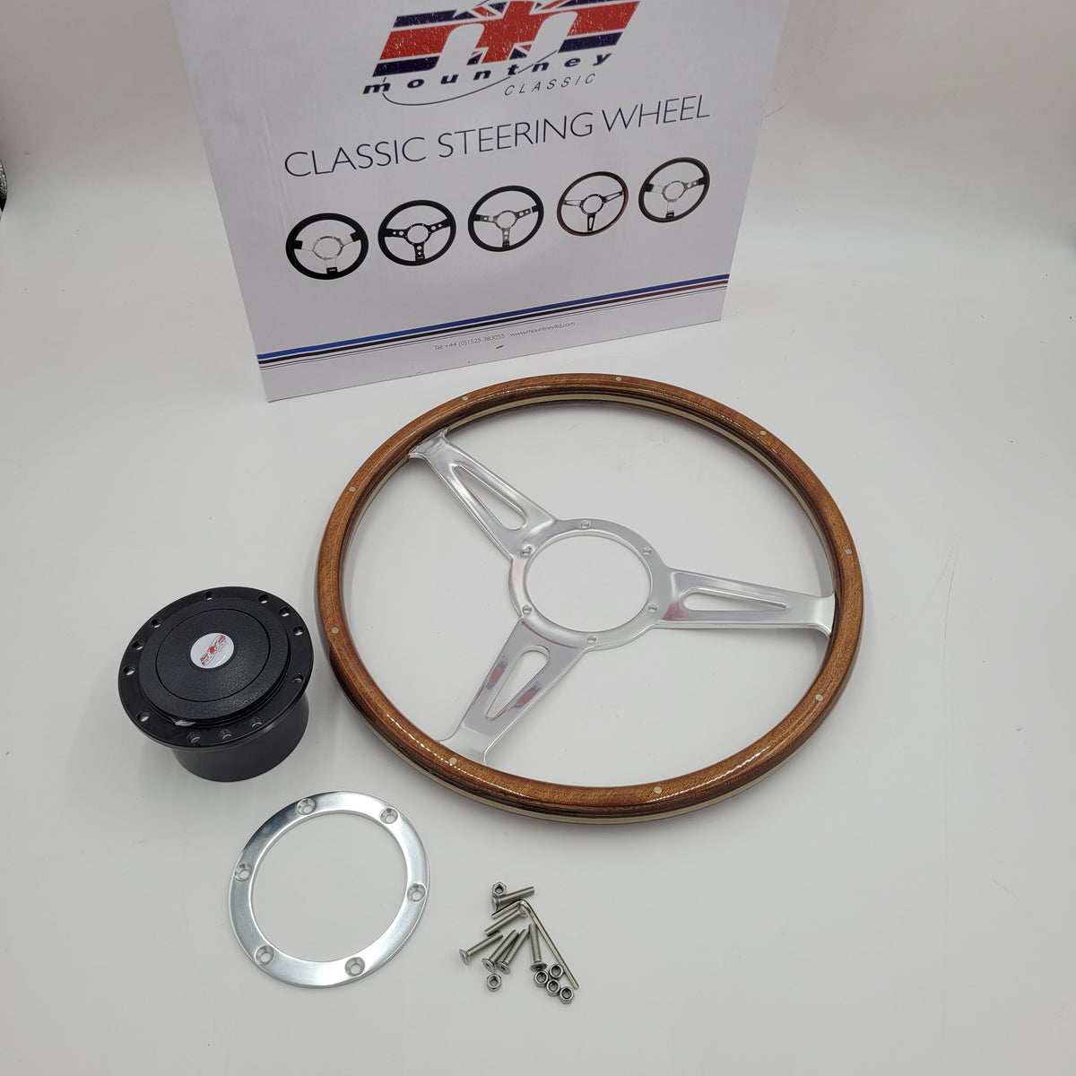 Land Rover MOUNTNEY STEERING WHEEL 15” 3 spoke with Boss 48 Spline DA4877/DA4660