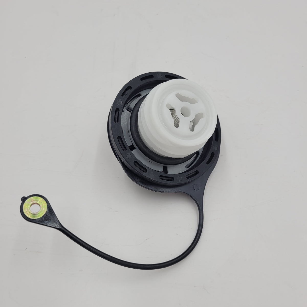 LR DISCOVERY II RR P38 Fuel Filler Cap WLD500100