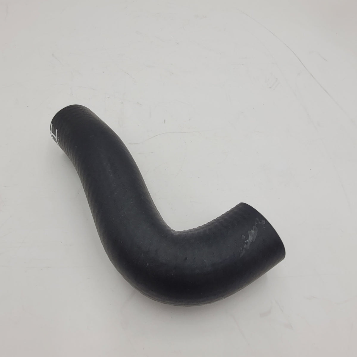 LR DISCOVERY II 2.5 TD5 Coolant Rail to Water Pump Hose PEH10166