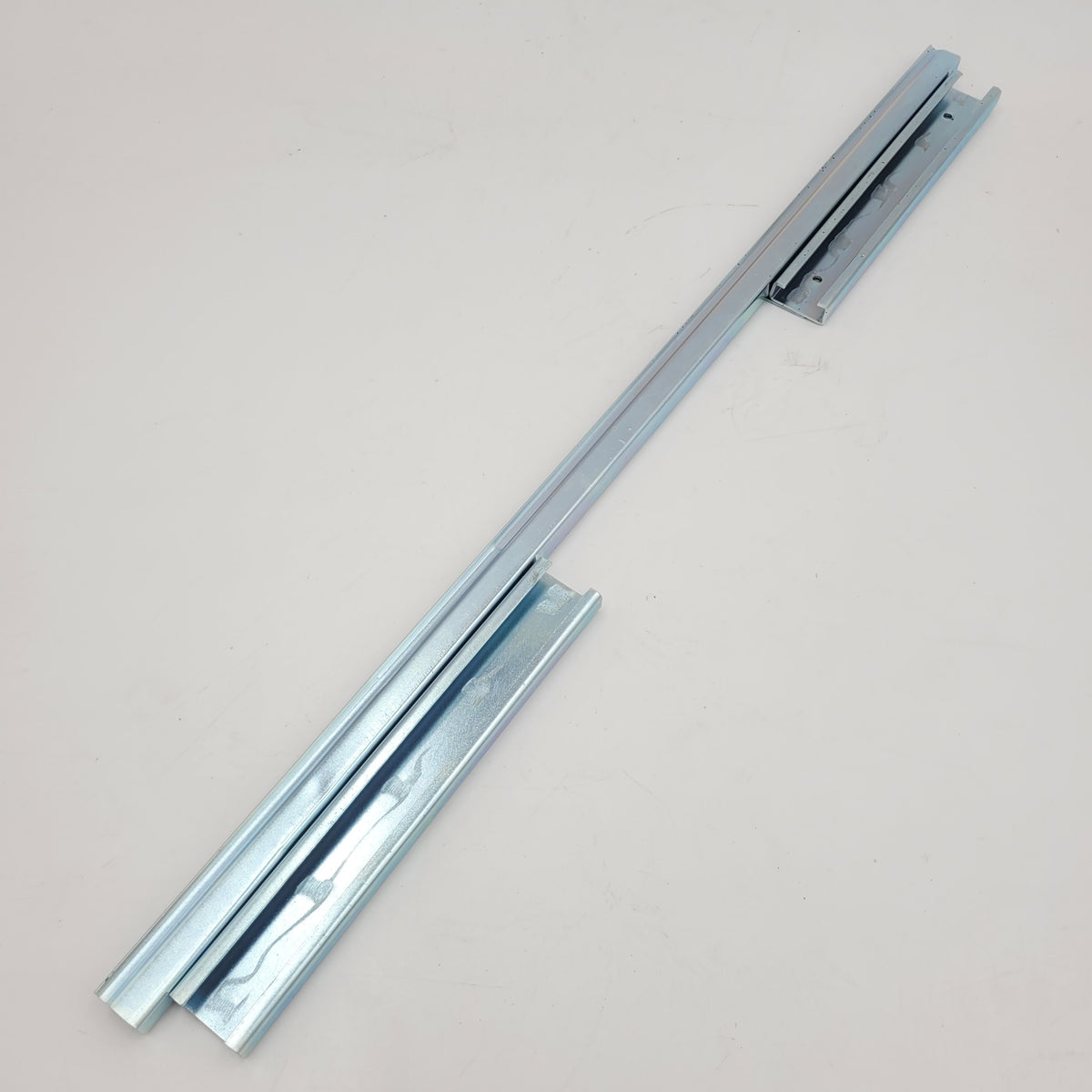 LANDROVER RANGE ROVER CLASSIC 87-91-FRONT DOOR WINDOW GLASS LIFT CHANNEL MUC2322