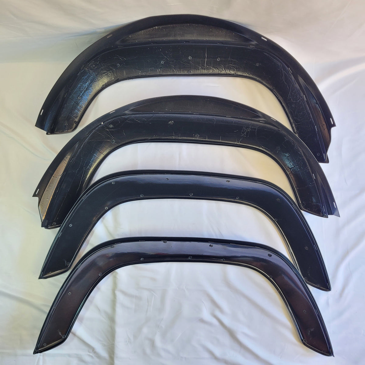 WHEEL ARCH SET GLOSS BLACK SUITABLE FOR DEFENDER VEHICLES Part BA3730G / LR530G
