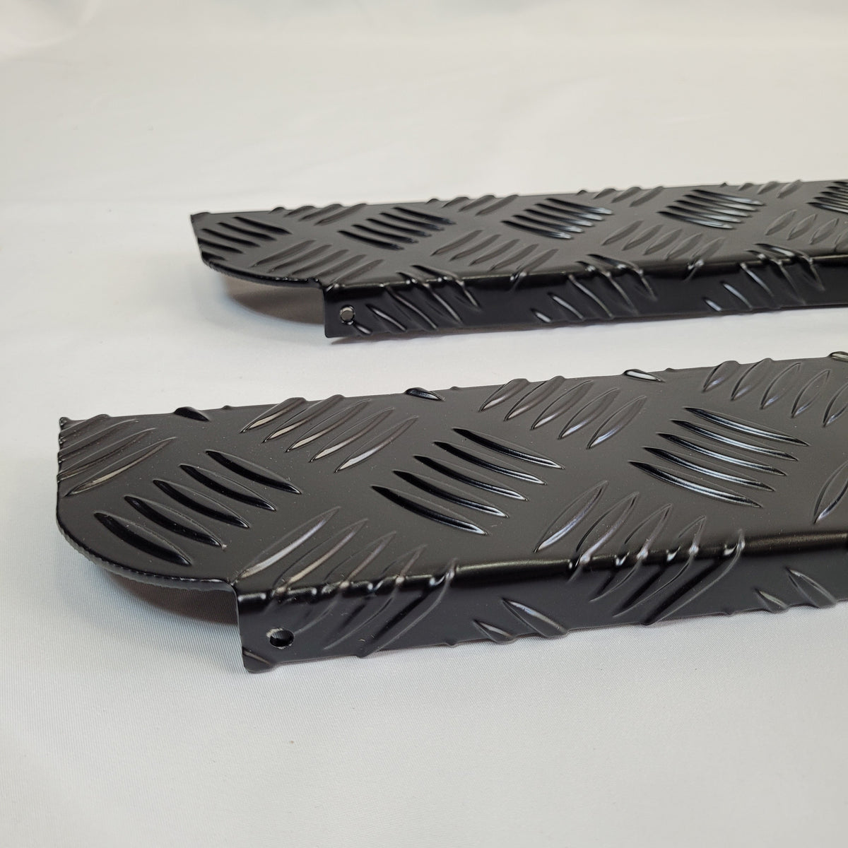 LR DEFENDER 110" 2mm Black Aluminum Sill Protector LR76B