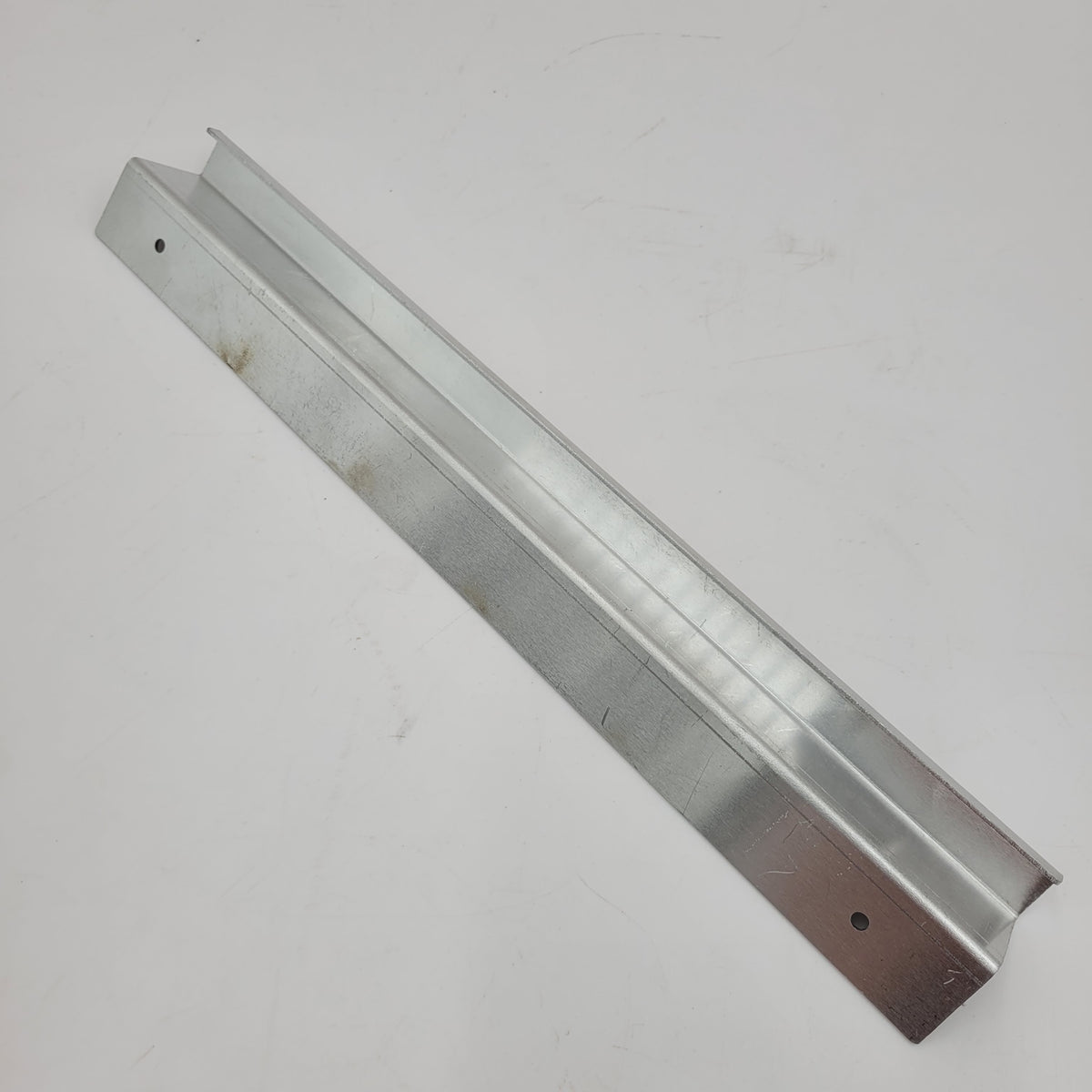 CENTRE REAR OF SEAT BOX CARPET RETAINER – LR DEFENDER 4 OR 5 DOOR YRM298