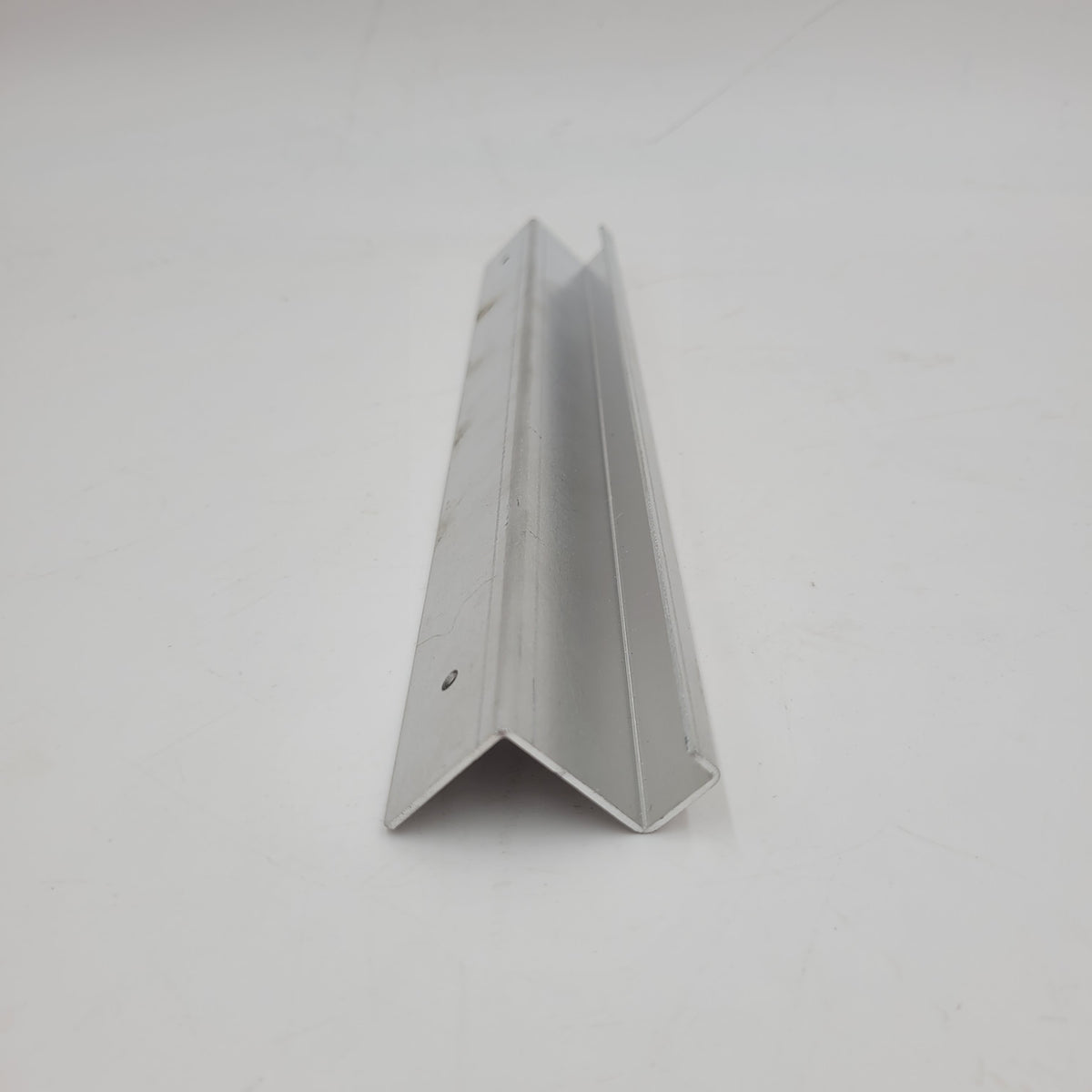 CENTRE REAR OF SEAT BOX CARPET RETAINER – LR DEFENDER 4 OR 5 DOOR YRM298