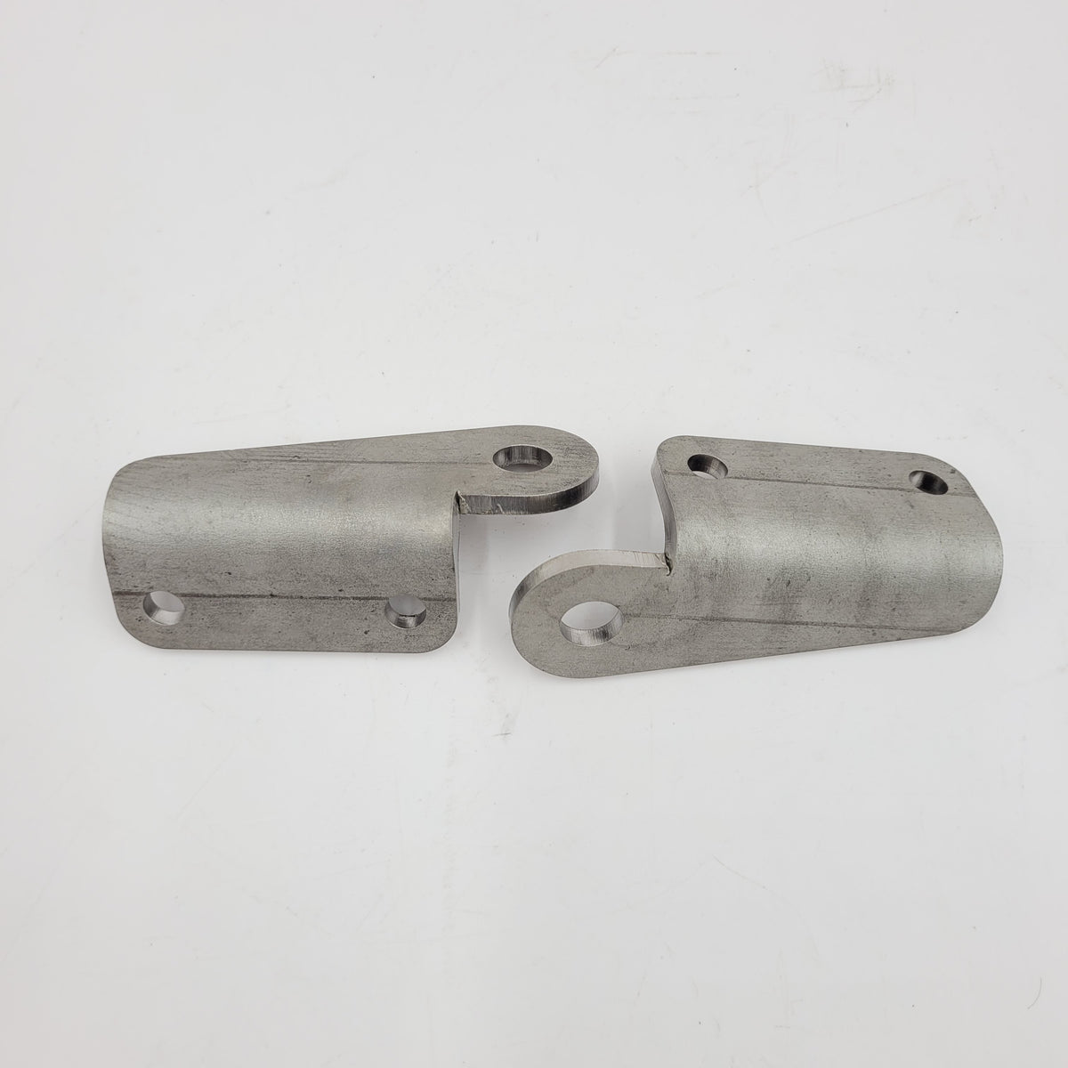 LR SERIES / DEFENDER -16 REAR TAILGATE HINGE TO CHASSIS BRACKET PAIR YRM1045F