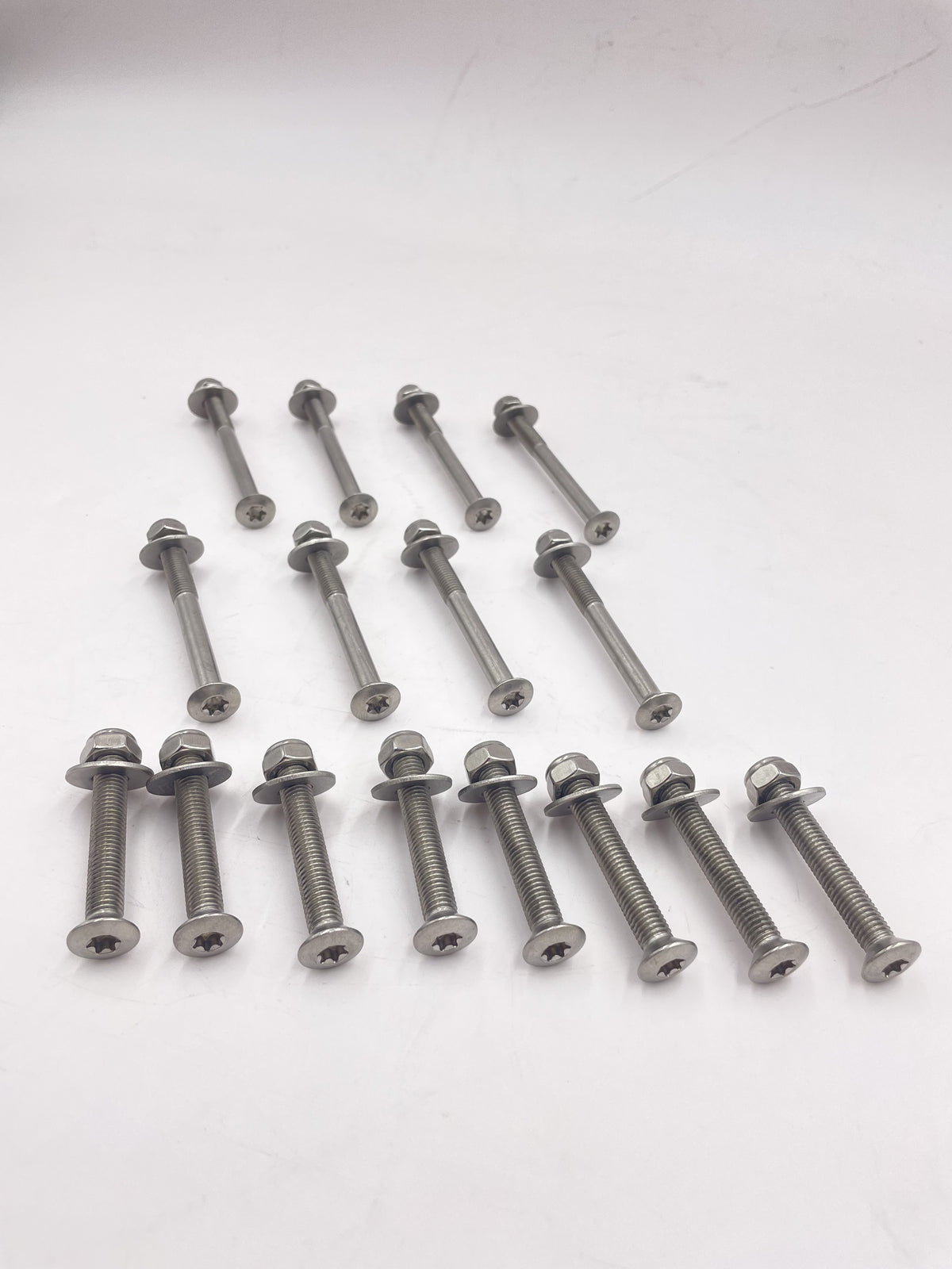 S/S 2ND ROW DOOR BOLT KIT – LR DEFENDER & SERIES 2 & 3 YRM1005