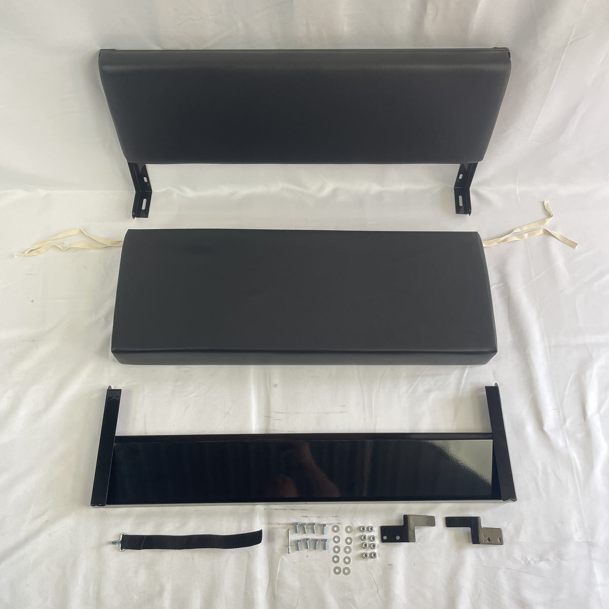 LR SERIES DEFENDER Rear Bench Seat in Black Vinyl 320737