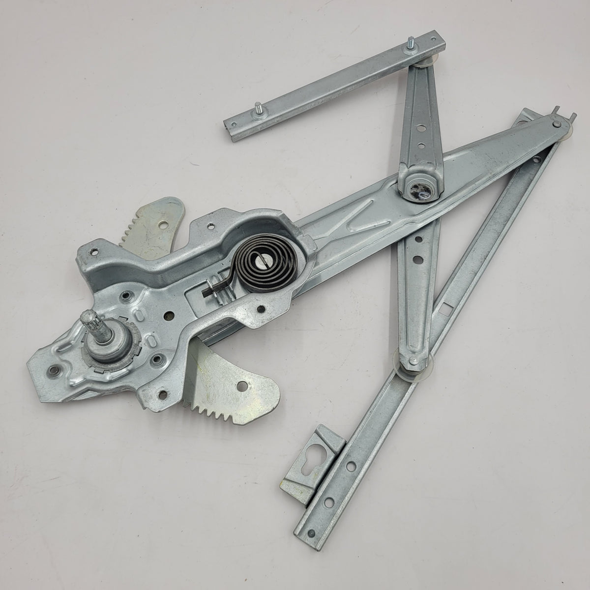 LR DEFENDER 02-16 Front RH Window Regulator For Manual Windows CUH000101
